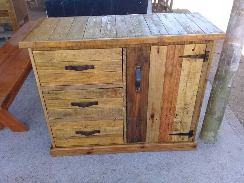 light stained 3 drawer chest